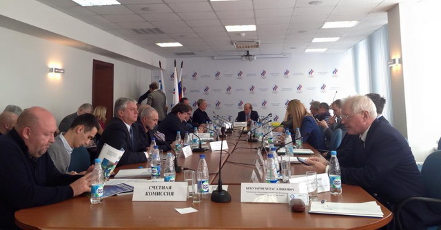 Председатель собрания - Кононов В.М. Фото: Евгений Свечников Председатель собрания - Кононов В.М.